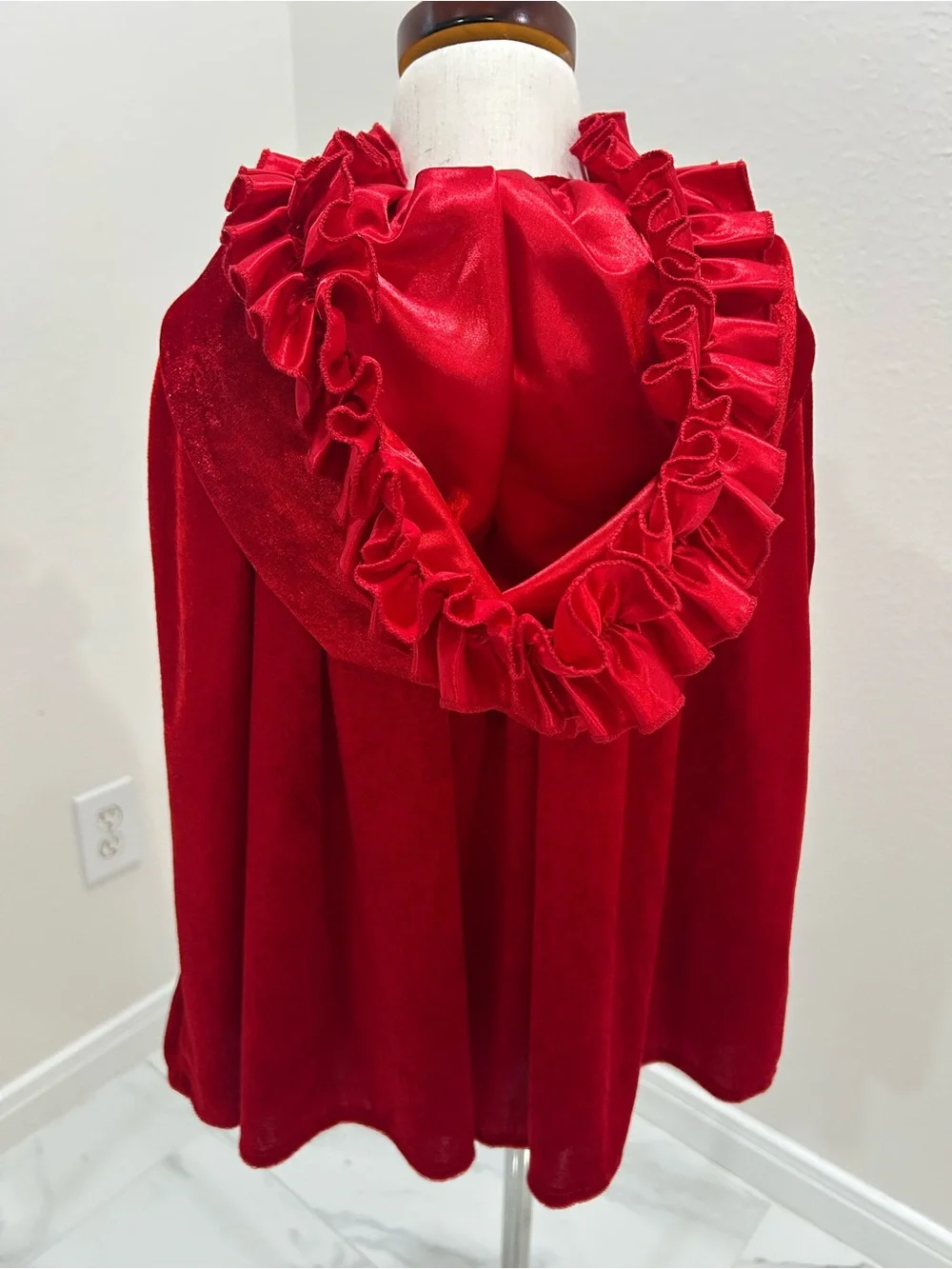 Dream Play Imagine luxurious red